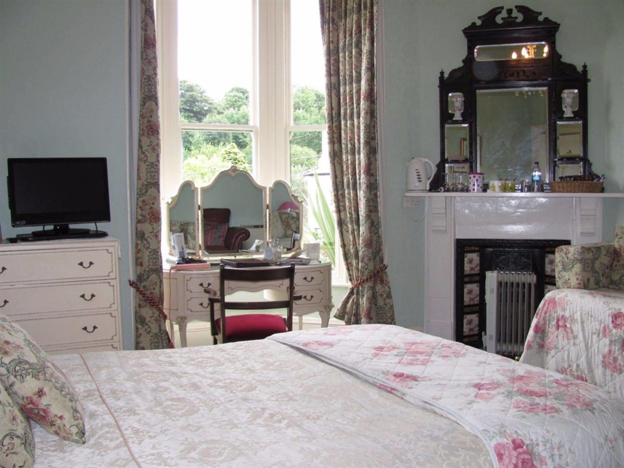 Penrose Bed & Breakfast Lostwithiel Bagian luar foto